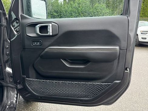 Used 2025 Jeep Wrangler Unlimited Sahara AWD/4WD image 11