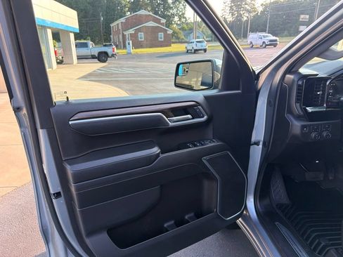Used 2025 Chevrolet Silverado 1500 LT AWD/4WD image 13