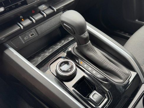 Used 2025 Chevrolet Colorado Trail Boss image 19