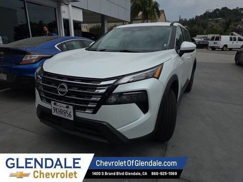Used 2024 Nissan Rogue SV FWD image 1