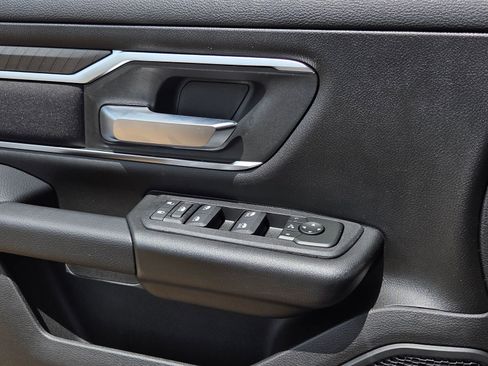 New 2026 RAM 1500 4x4 Crew Cab image 17