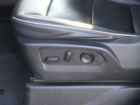 Used 2023 Chevrolet Suburban Premier image 23