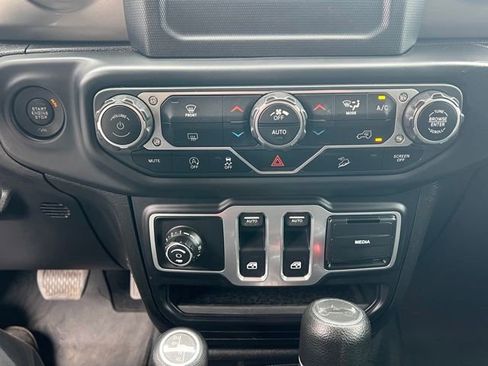Used 2018 Jeep Wrangler Sport AWD/4WD image 26