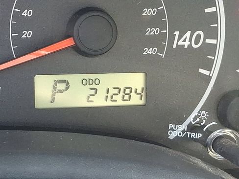 Used 2013 Toyota Corolla LE image 19