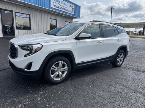 Used 2019 GMC Terrain SLE w/ Driver Convenience Package image 2