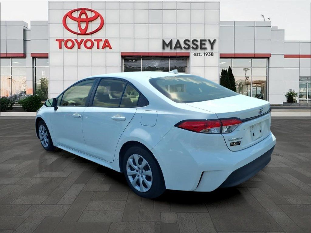 Used 2024 Toyota Corolla LE FWD image 5
