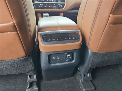 Used 2023 Nissan Pathfinder Platinum w/ Black Appearance Package FWD image 21