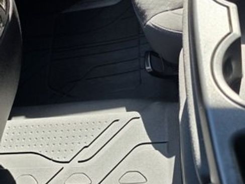 Used 2022 Chevrolet Silverado 1500 LT image 23