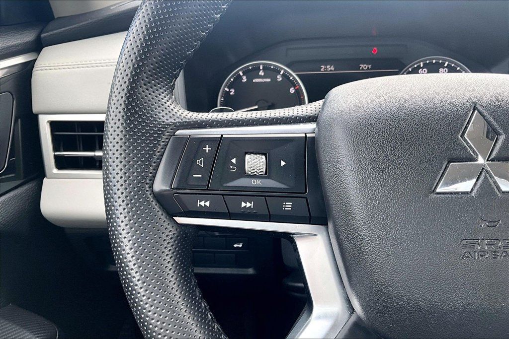 Used 2025 Mitsubishi Outlander SE AWD/4WD image 18
