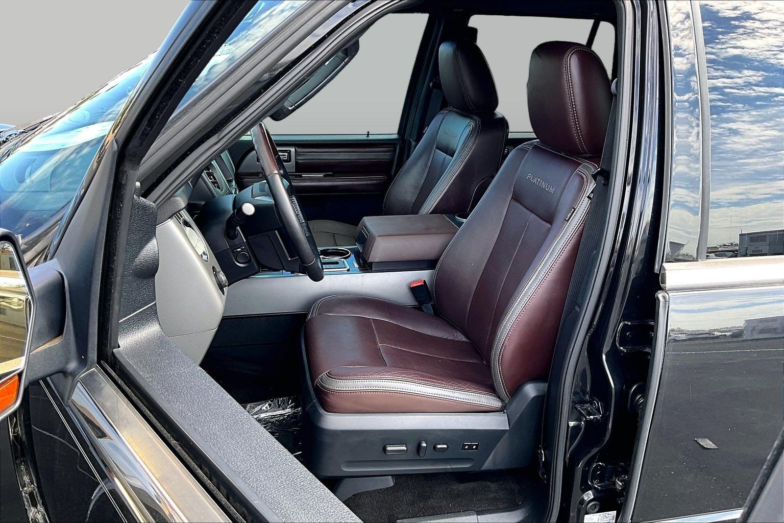 Used 2015 Ford Expedition Platinum AWD/4WD image 24