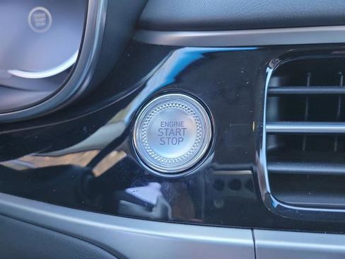 Used 2025 Genesis G70 2.5T image 13