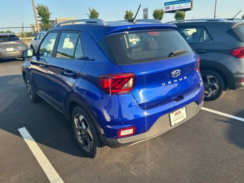 Used 2025 Hyundai Venue SEL FWD image 4