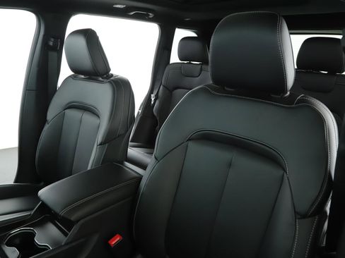 New 2026 Jeep Grand Cherokee Limited w/ Limited Altitude Package image 4