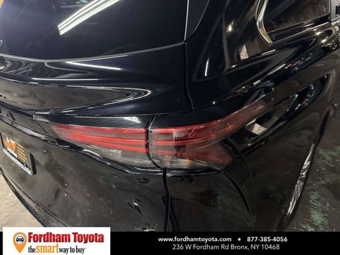 Used 2023 Toyota Sienna XSE AWD/4WD image 10