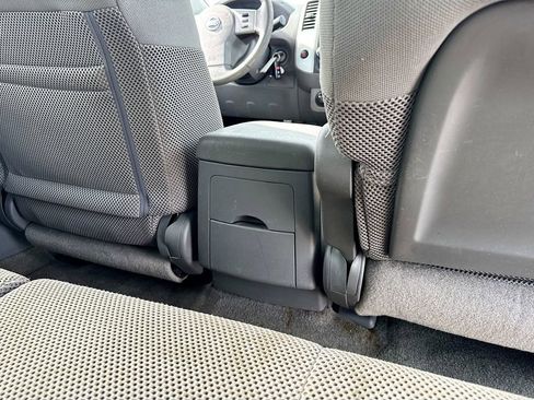 Used 2010 Nissan Frontier SE AWD/4WD image 27