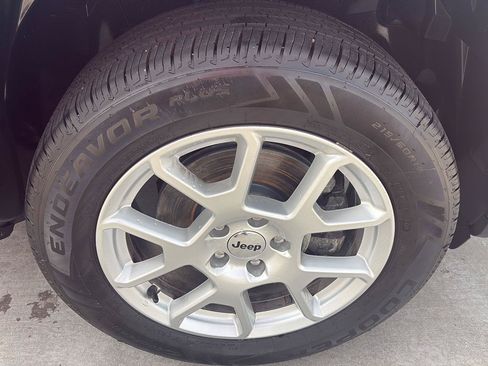Used 2022 Jeep Renegade Latitude AWD/4WD image 11