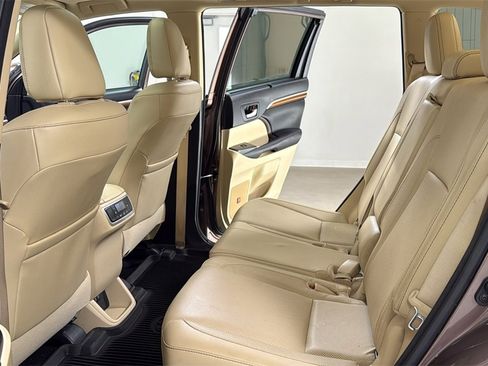 Used 2017 Toyota Highlander Limited image 15