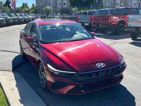 Used 2025 Hyundai Elantra Limited FWD image 5