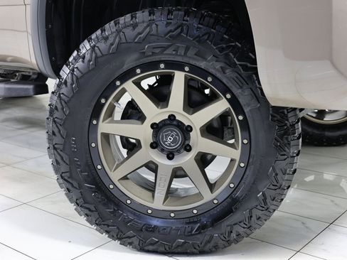 Used 2023 Nissan Titan PRO-4X w/ Pro-4x Convenience Package image 14