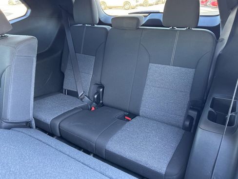 Used 2025 GMC Acadia Elevation image 11