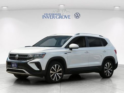 Certified 2022 Volkswagen Taos SE w/ IQ.Drive SE Package AWD/4WD image 3