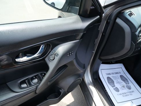 Used 2018 Nissan Rogue SL w/ Premium Package AWD/4WD image 16