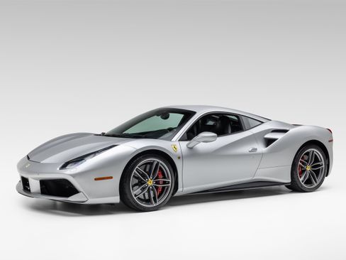 Certified 2018 Ferrari 488 GTB RWD image 3