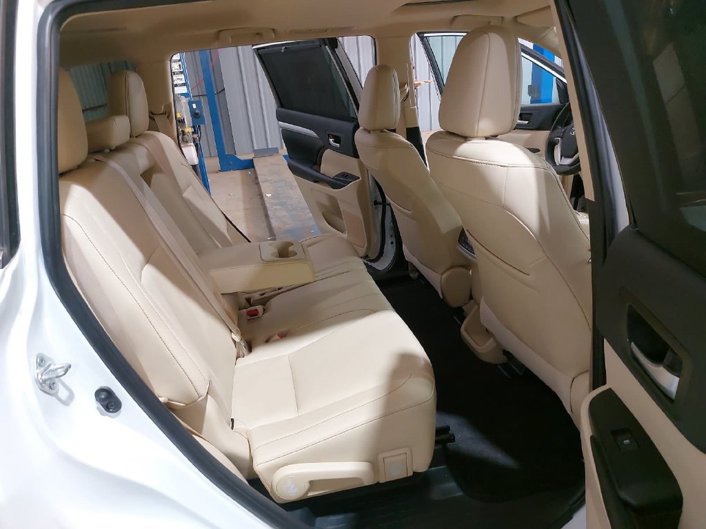 Used 2019 Toyota Highlander XLE FWD image 11