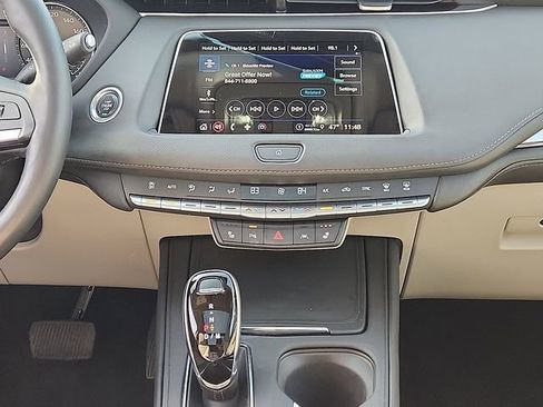 Certified 2023 Cadillac XT4 Luxury w/ Cold Weather Package image 20