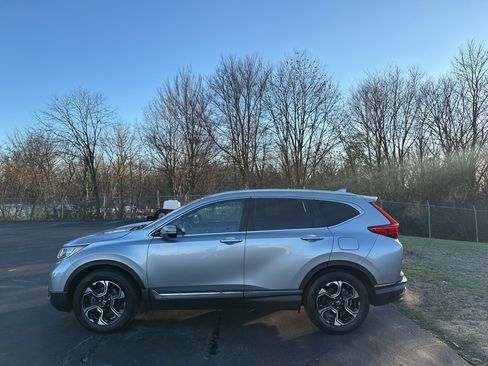 Used 2017 Honda CR-V Touring image 2