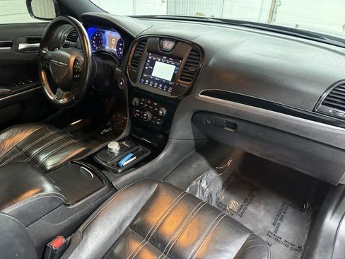 Used 2018 Chrysler 300 S w/ Safetytec Plus Group image 31