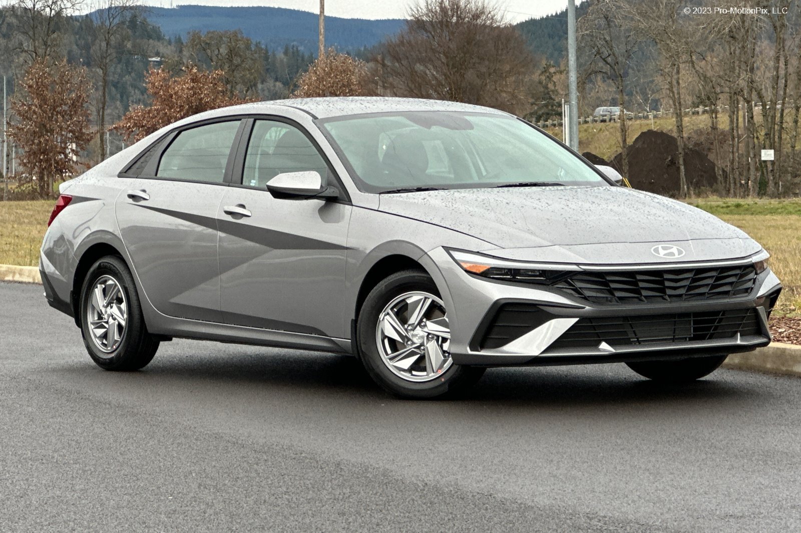 Used 2026 Hyundai Elantra SE FWD image 1