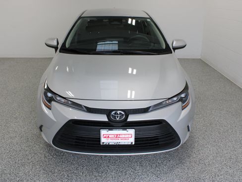 Used 2025 Toyota Corolla LE FWD image 3