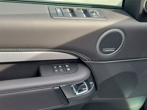 New 2026 Land Rover Discovery Limited Edition image 24