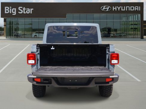Used 2025 Jeep Gladiator Sport AWD/4WD image 8