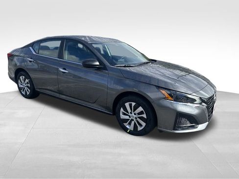 Used 2025 Nissan Altima 2.5 S image 9