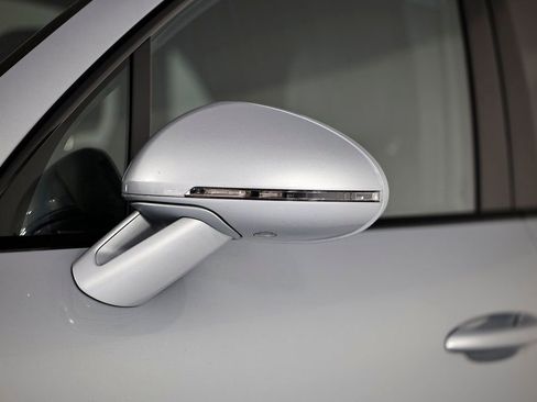Certified 2025 Porsche Macan AWD/4WD image 12