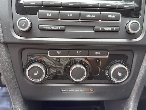 Used 2013 Volkswagen Golf 4-Door FWD image 33