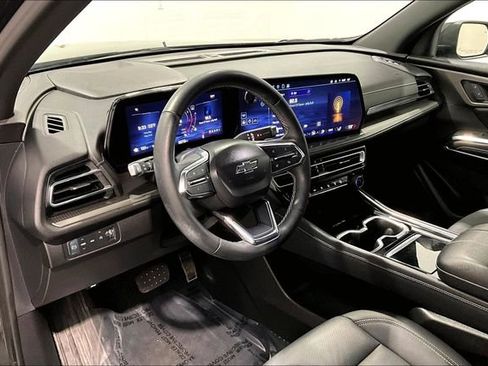 Used 2024 Chevrolet Traverse LT w/ Midnight/Sport Edition AWD/4WD image 17