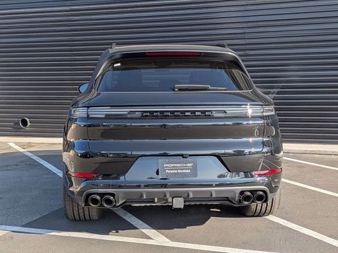 Certified 2025 Porsche Cayenne E-Hybrid AWD/4WD image 6