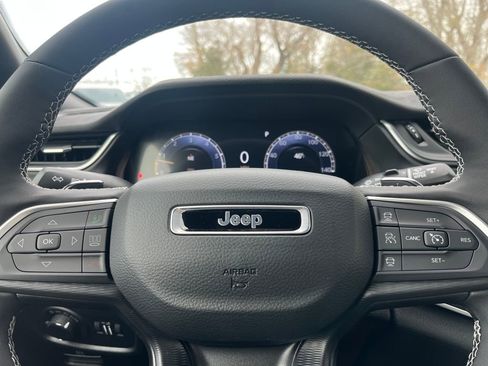 New 2025 Jeep Grand Cherokee Laredo X w/ Luxury Tech Group I image 15