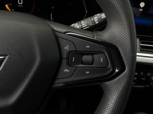 Used 2025 Chevrolet Trax LT FWD image 33