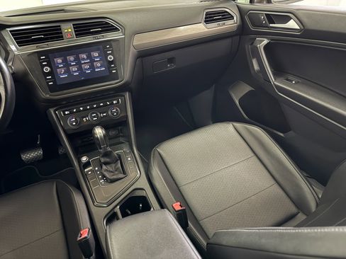 Used 2019 Volkswagen Tiguan SE w/ Panoramic Sunroof Package image 44