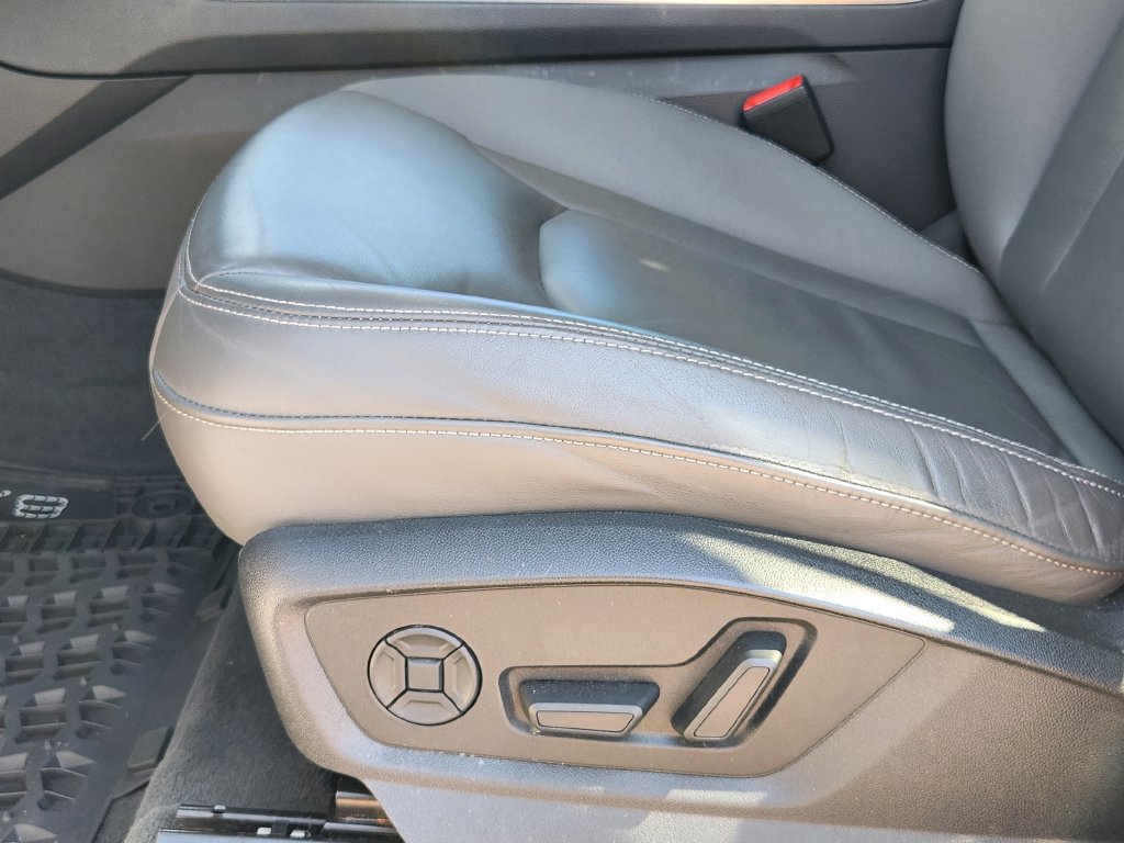 Used 2021 Audi Q8 Premium AWD/4WD image 24