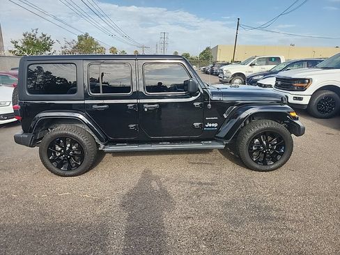 Used 2023 Jeep Wrangler Unlimited Sahara AWD/4WD image 17