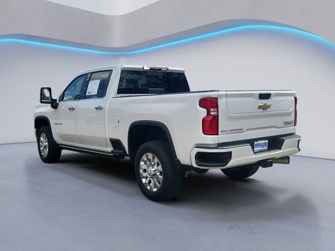 Used 2022 Chevrolet Silverado 2500 High Country w/ Safety Package II AWD/4WD image 5