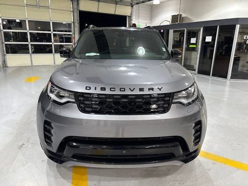 Used 2024 Land Rover Discovery Dynamic SE AWD/4WD image 2
