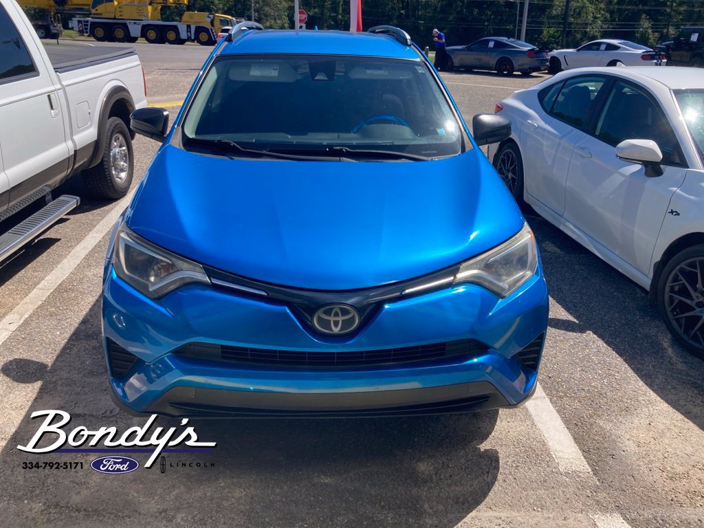 Used 2018 Toyota RAV4 LE FWD image 2