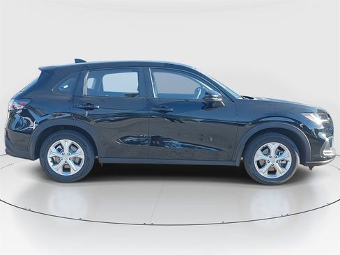 Used 2023 Honda HR-V LX image 4