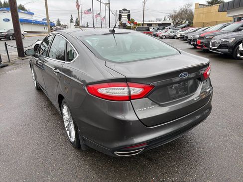 Used 2016 Ford Fusion SE w/ Equipment Group 202A image 4